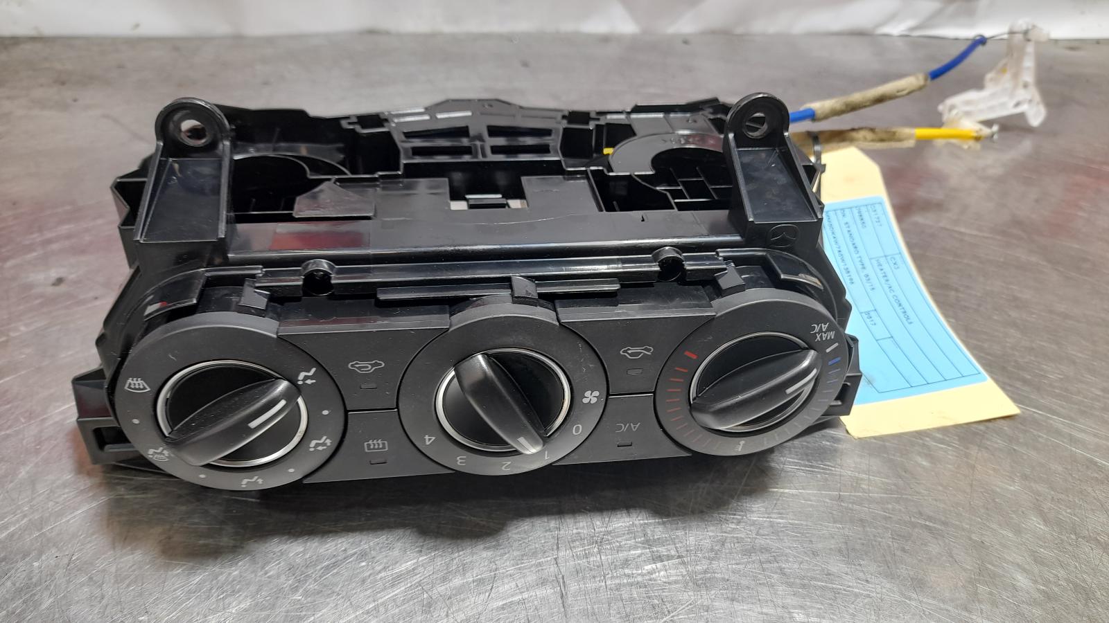 View Auto part Heater/Ac Controls Mazda Cx3 2017
