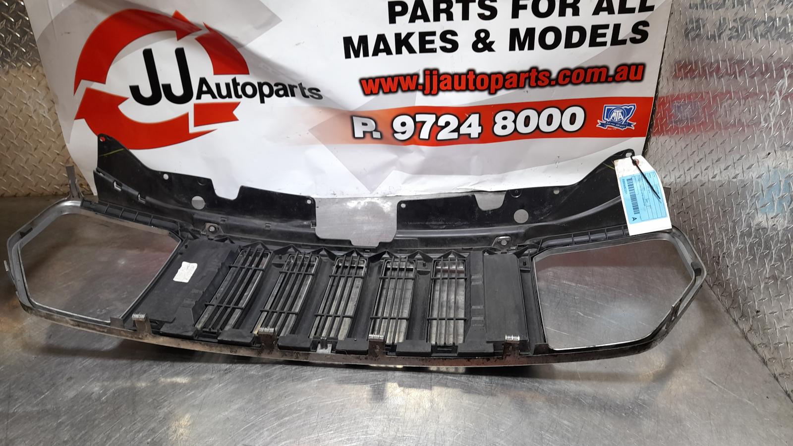 View Auto part Grille Jeep Cherokee 2009