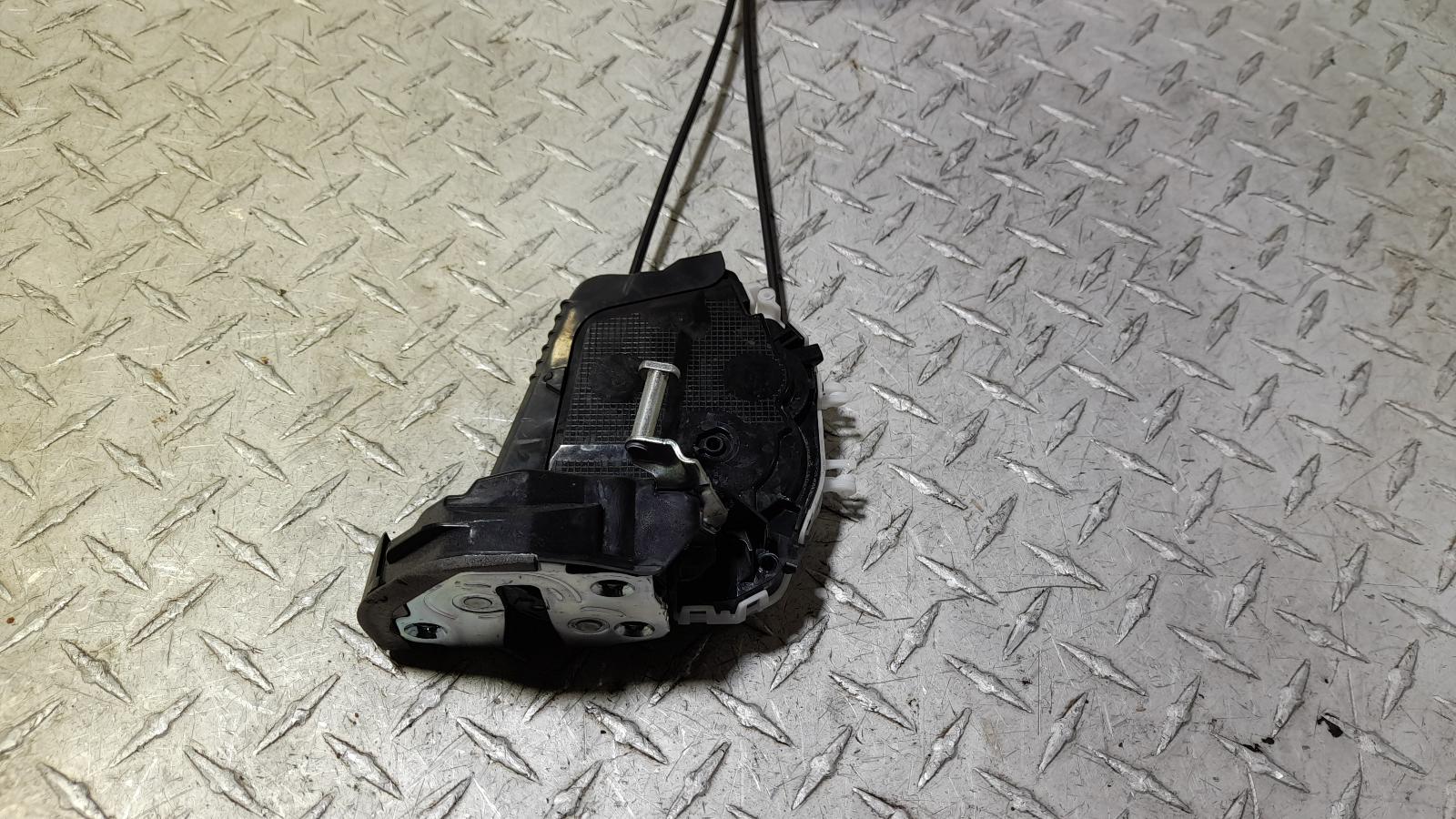 View Auto part Door/Boot/Gate Lock Toyota Yaris 2016