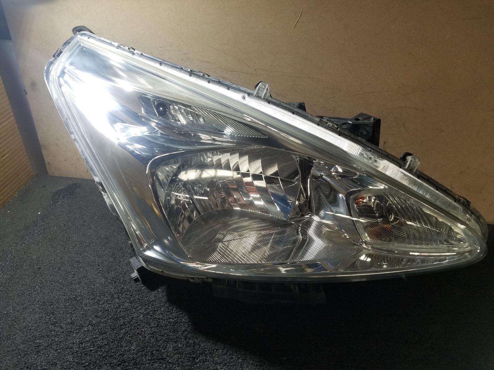 View Auto part Right Headlamp Nissan Pulsar 2015