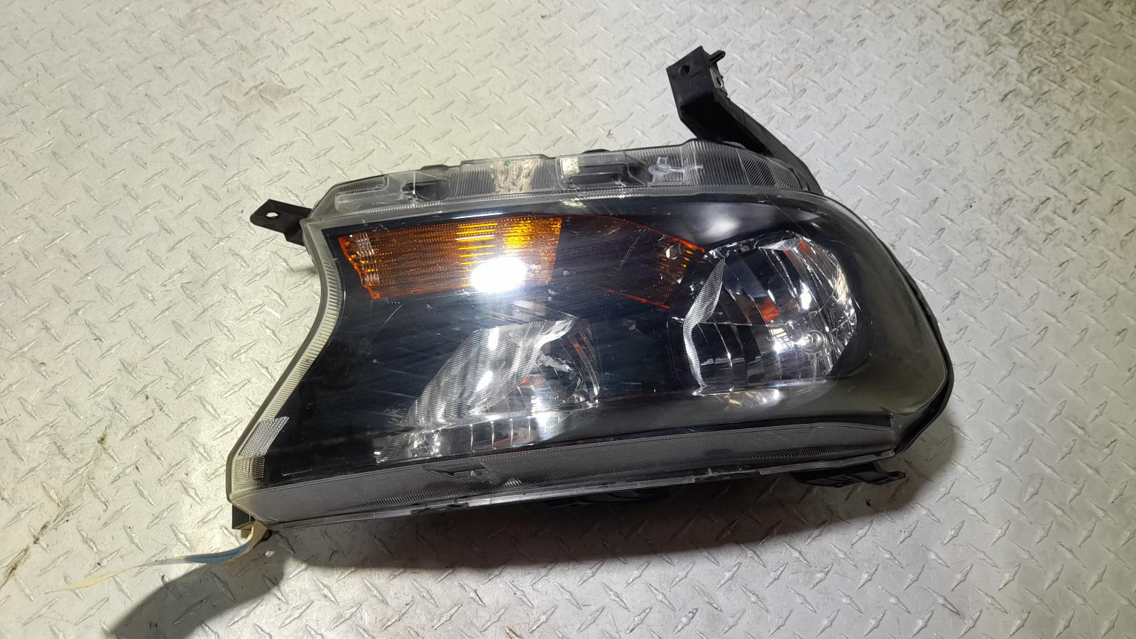 View Auto part Right Headlamp Ford Everest 2015