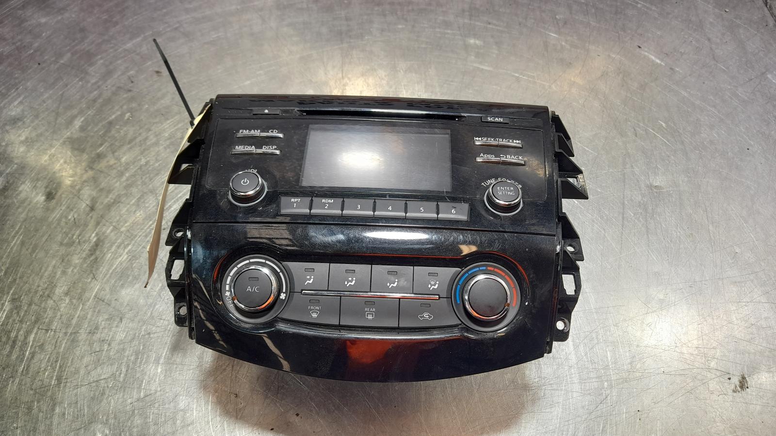 View Auto part Radio/Cd/Dvd/Sat/Tv Nissan Navara 2016