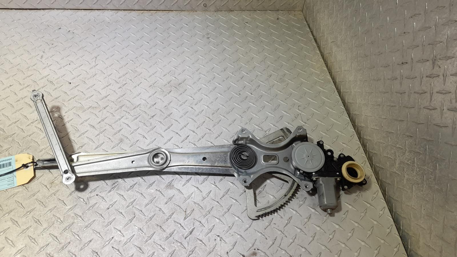 View Auto part Right Front Window Reg/Motor Toyota Tarago 2010