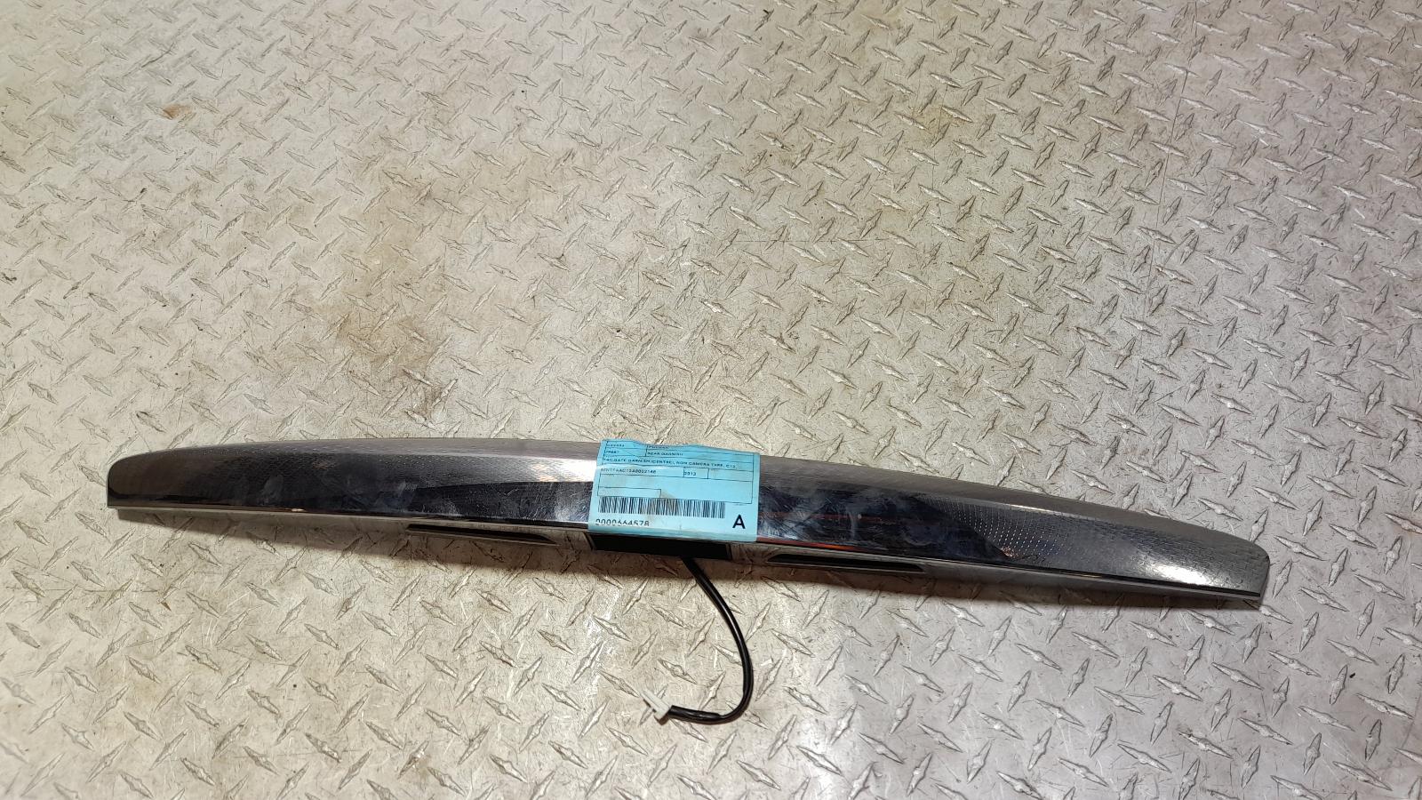 View Auto part Rear Garnish Nissan Pulsar 2013