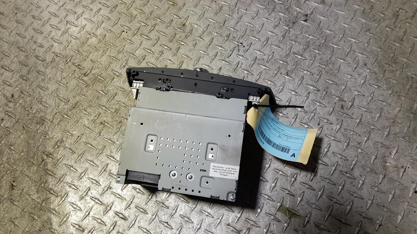 View Auto part Radio/Cd/Dvd/Sat/Tv Mercedes C Class 2011