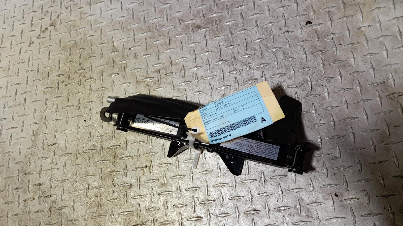 View Auto part Jack/Tool Kit Mitsubishi Lancer 2017