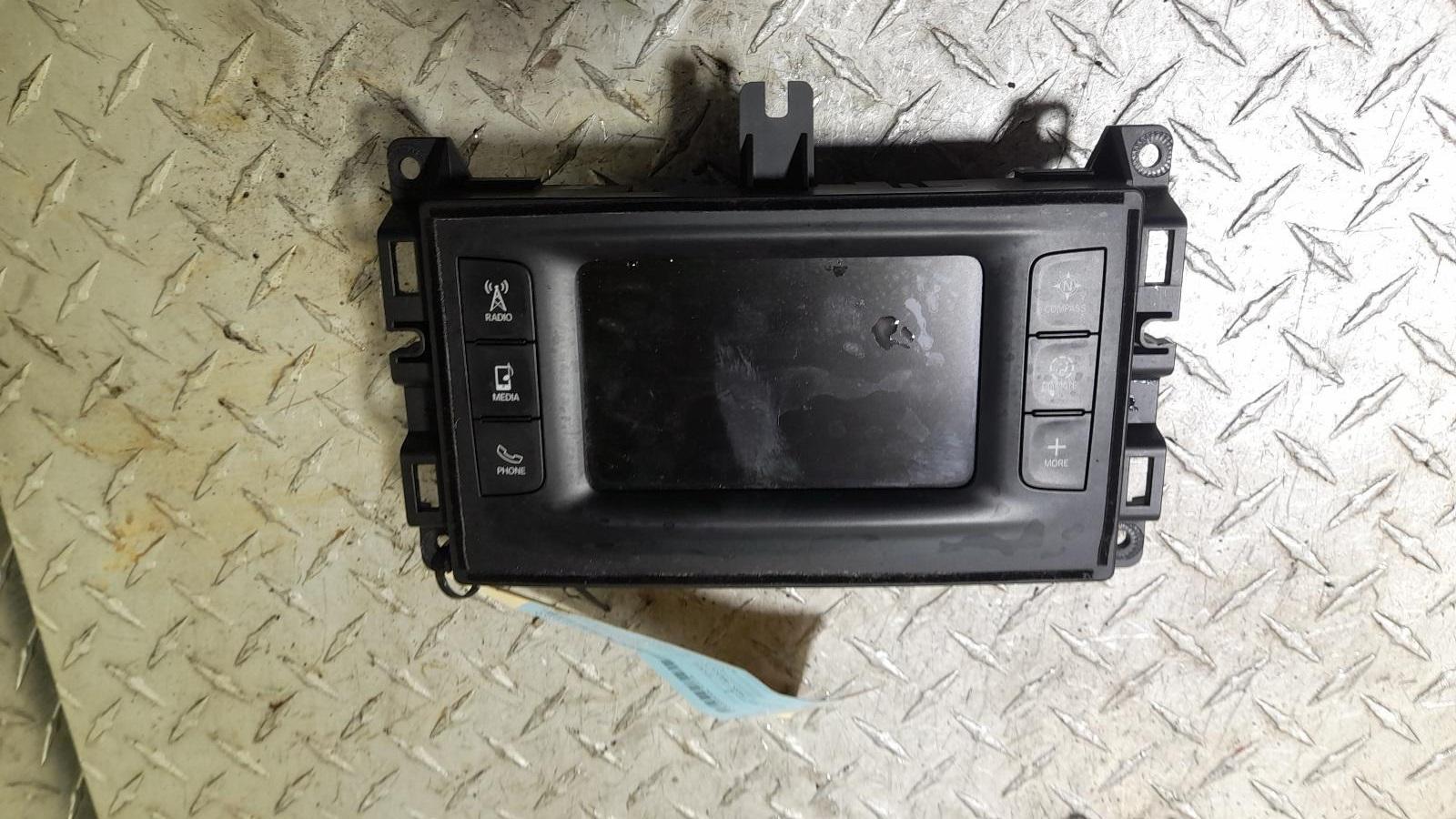 View Auto part Radio/Cd/Dvd/Sat/Tv Jeep Grandcherokee 2017