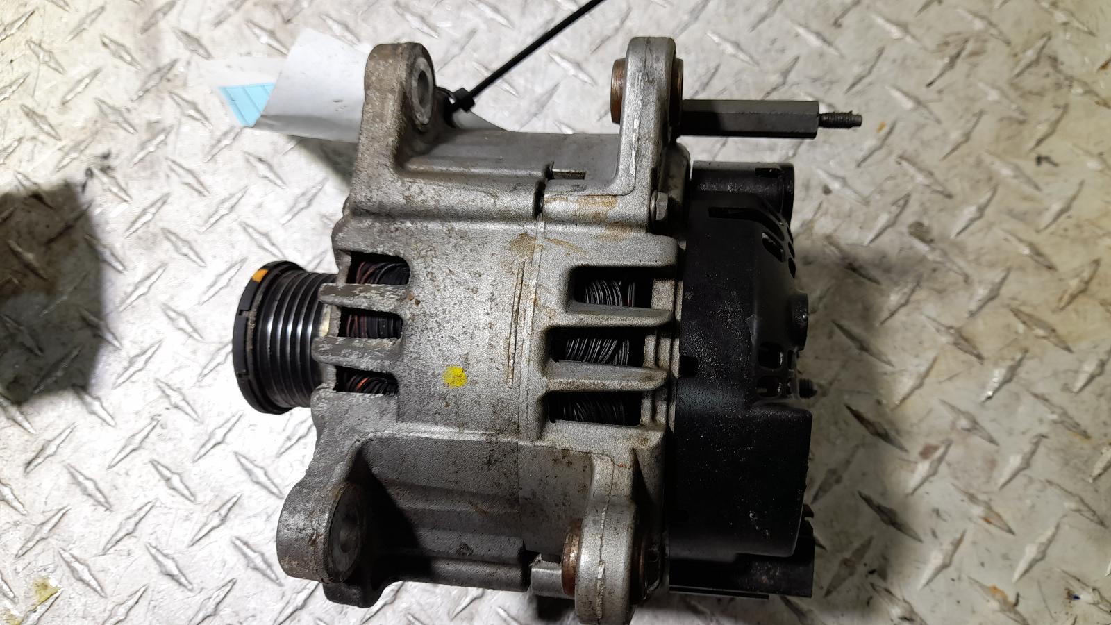 View Auto part Alternator Volkswagen Transporter 2019