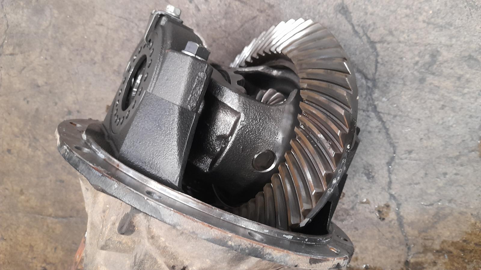 View Auto part Differential Centre Mitsubishi Pajero 2015
