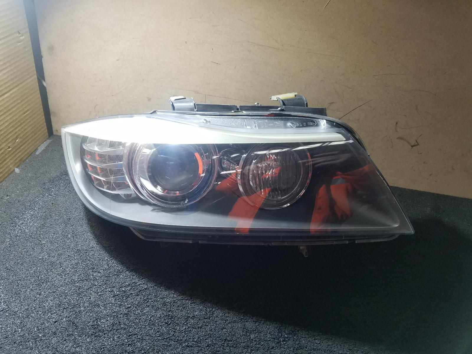 View Auto part Right Headlamp Bmw 3 Series 2008