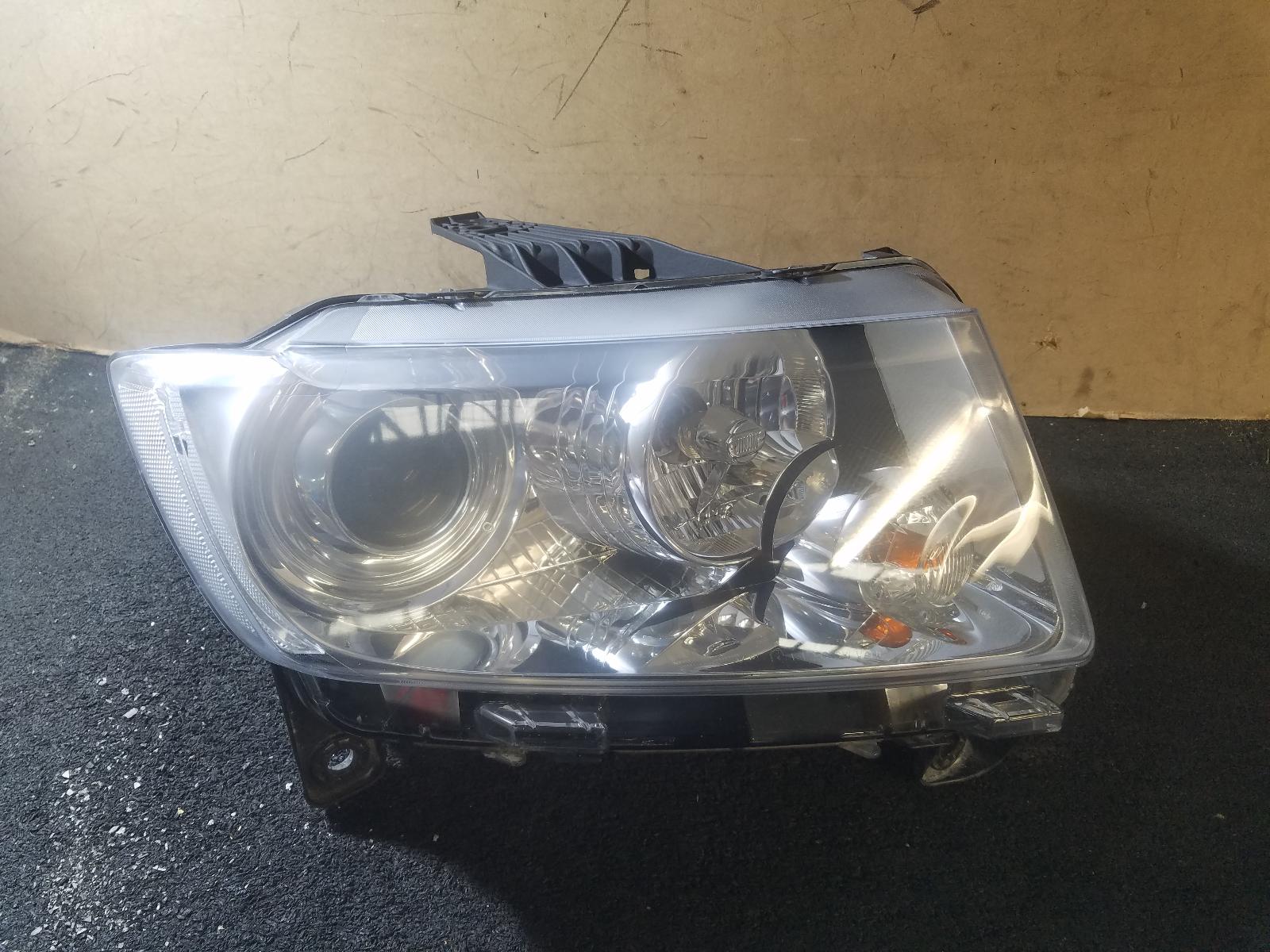 View Auto part Right Headlamp Jeep Grandcherokee 2011