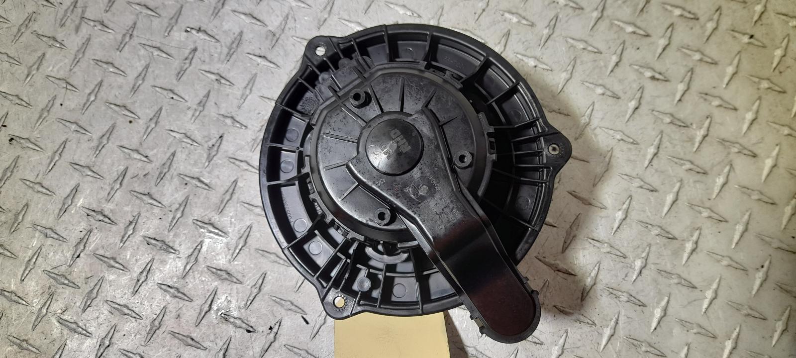 View Auto part Heater Fan Motor Kia Cerato 2014