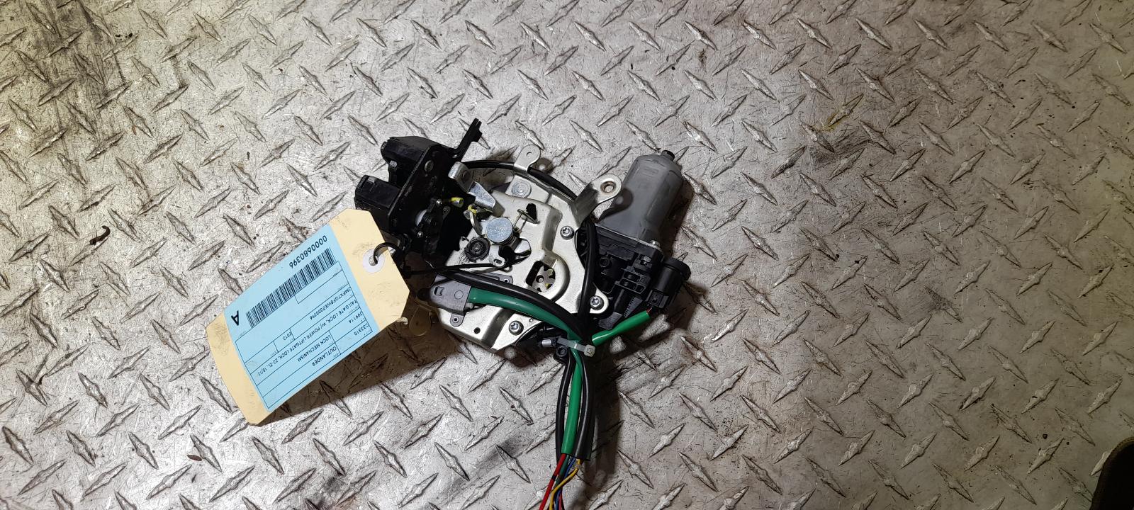 View Auto part Door/Boot/Gate Lock Mitsubishi Outlander 2013