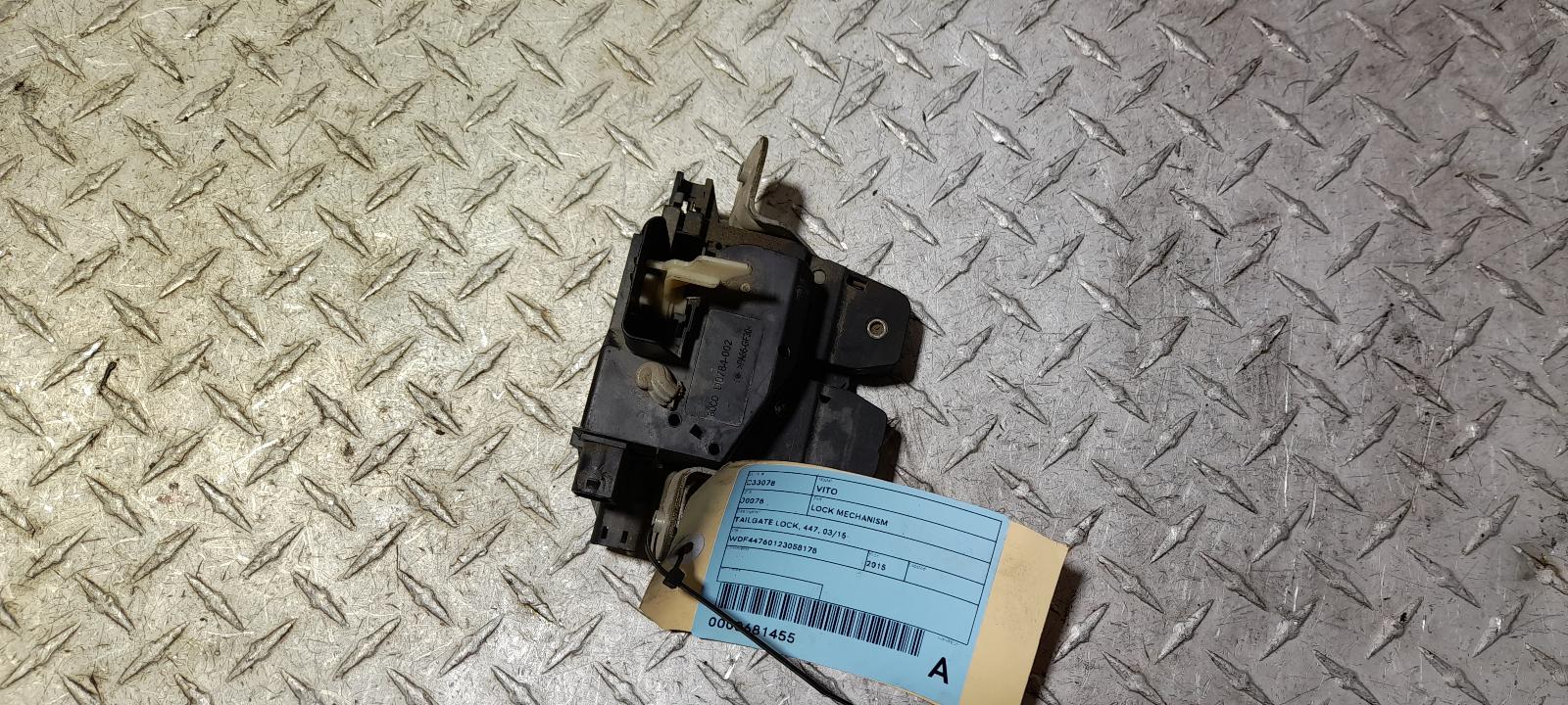 View Auto part Door/Boot/Gate Lock Mercedes Vito 2015