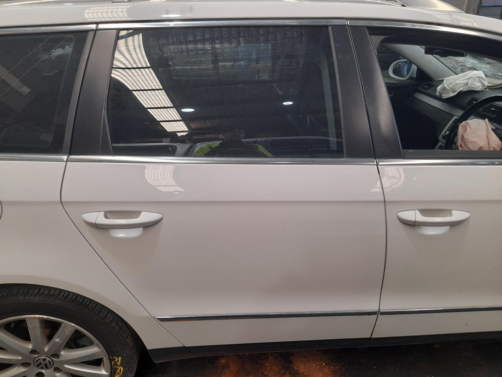 View Auto part Right Rear Door Window Volkswagen Passat 2010