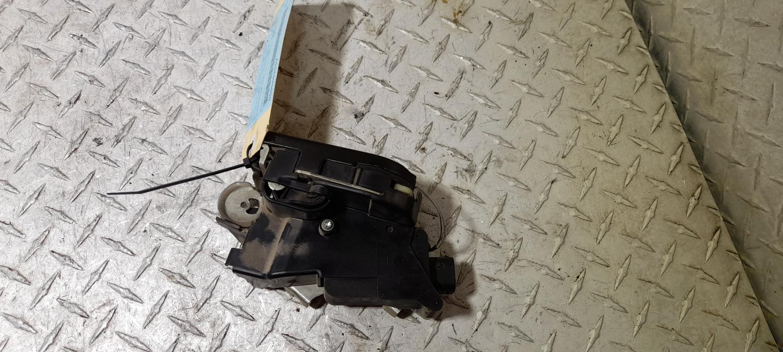 View Auto part Door/Boot/Gate Lock Mercedes Vito 2014