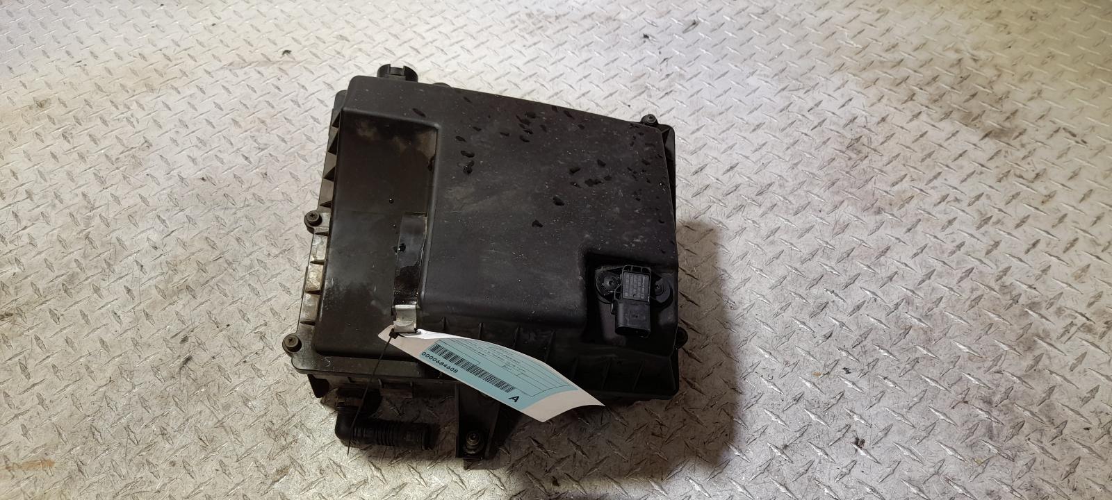 View Auto part Air Cleaner/Box Volkswagen Amarok 2011