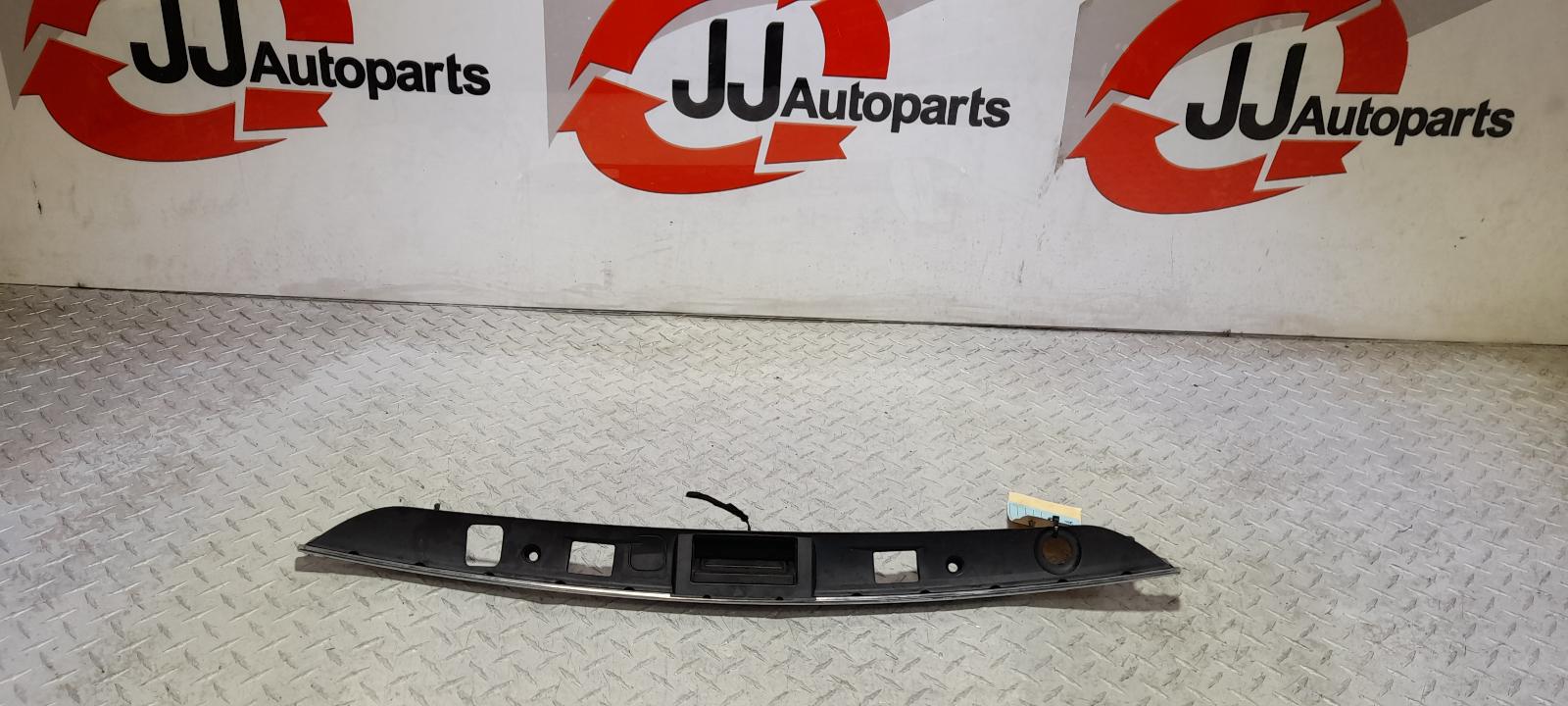 View Auto part Rear Garnish Mercedes C Class 2010