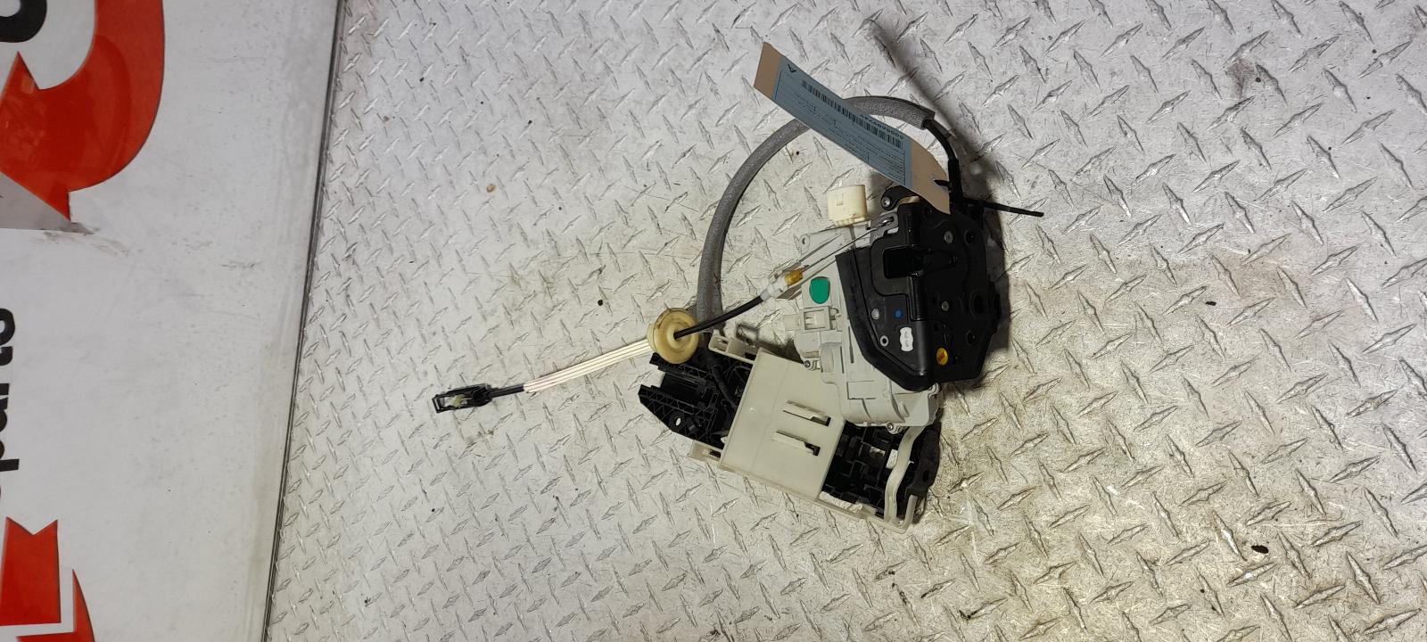 View Auto part Door/Boot/Gate Lock Volkswagen Touareg 2014