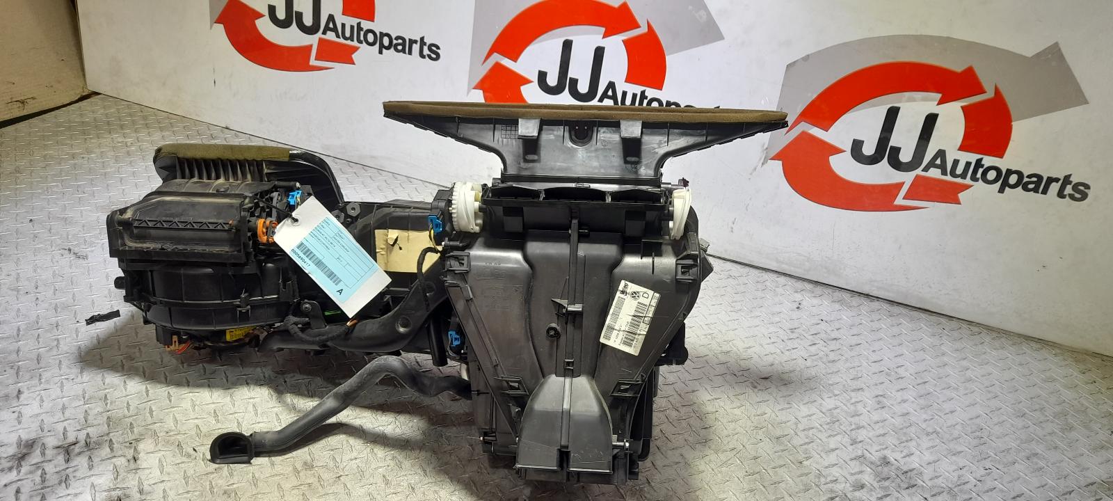 View Auto part Heater Core/Box Volkswagen Passat 2012