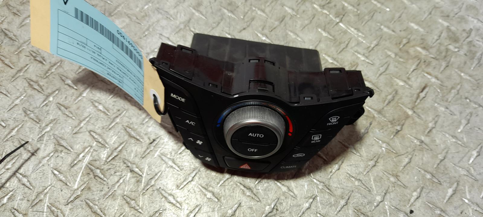 View Auto part Heater/Ac Controls Hyundai Veloster 2014