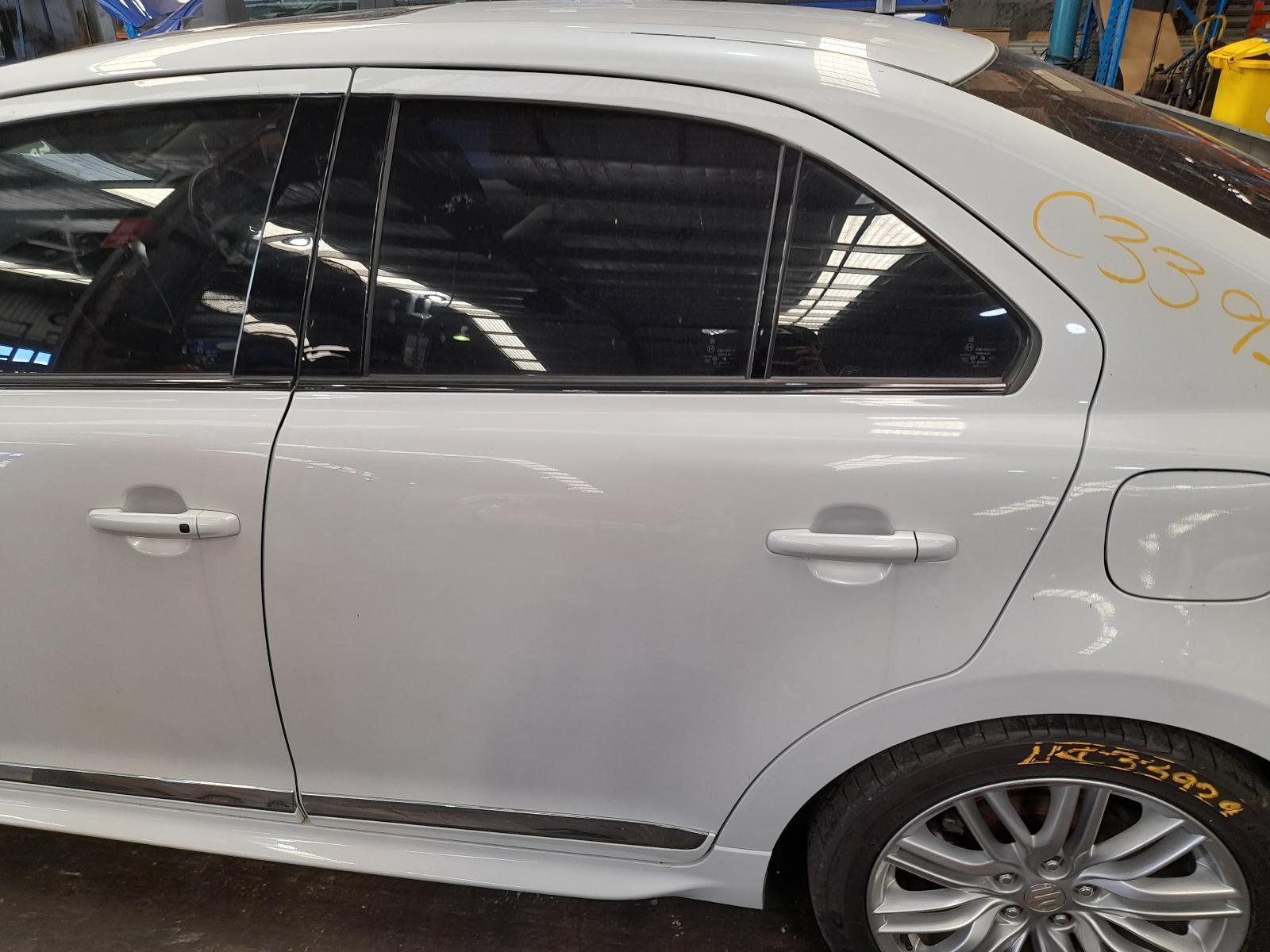 View Auto part Left Rear Door/Sliding Suzuki Kizashi 2011