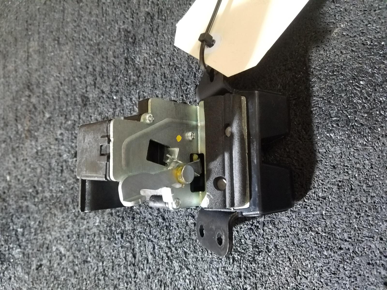 View Auto part Door/Boot/Gate Lock Hyundai Santa Fe 2014