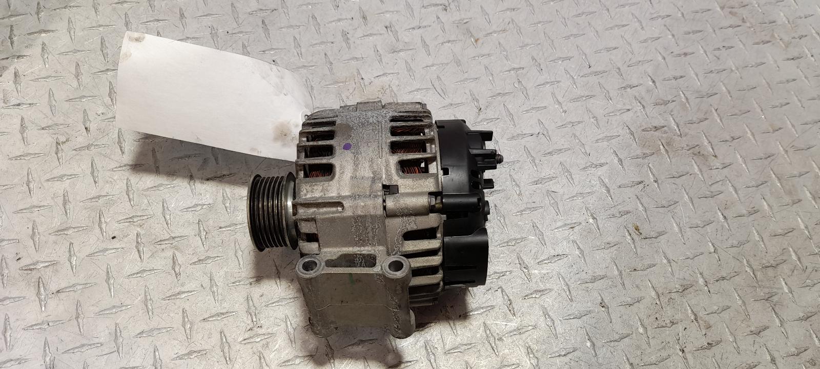 View Auto part Alternator Volkswagen Passat 2014