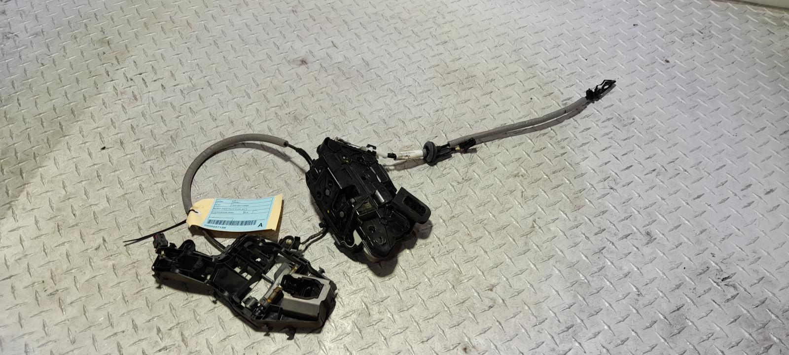 View Auto part Door/Boot/Gate Lock Volkswagen Passat 2015