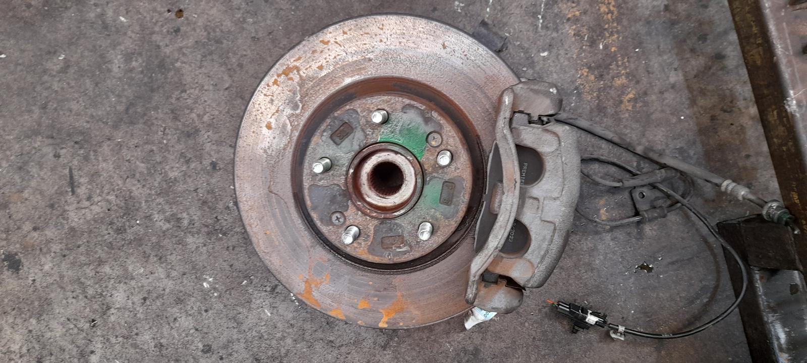 View Auto part Left Front Hub Assembly Hyundai Santa Fe 2010