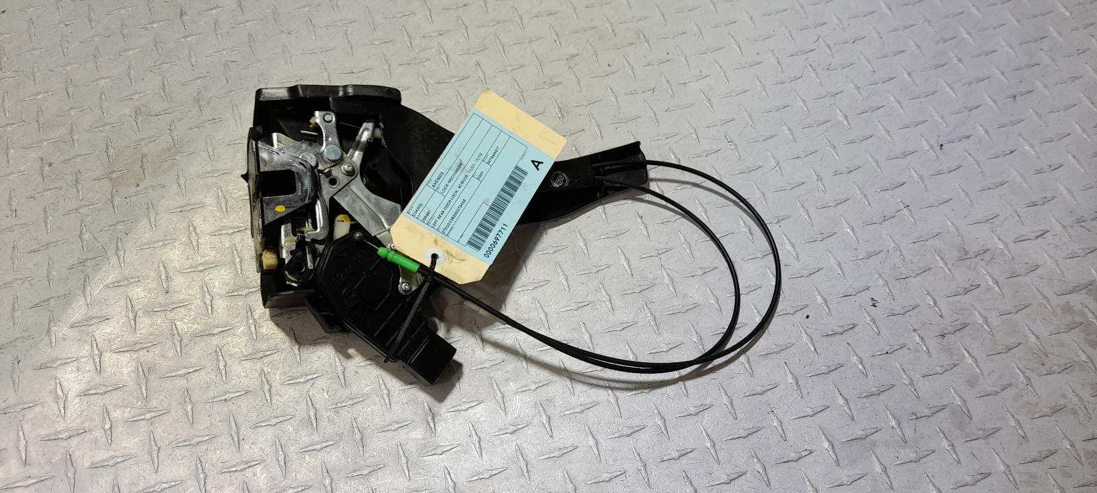 View Auto part Door/Boot/Gate Lock Toyota Avensis 2009