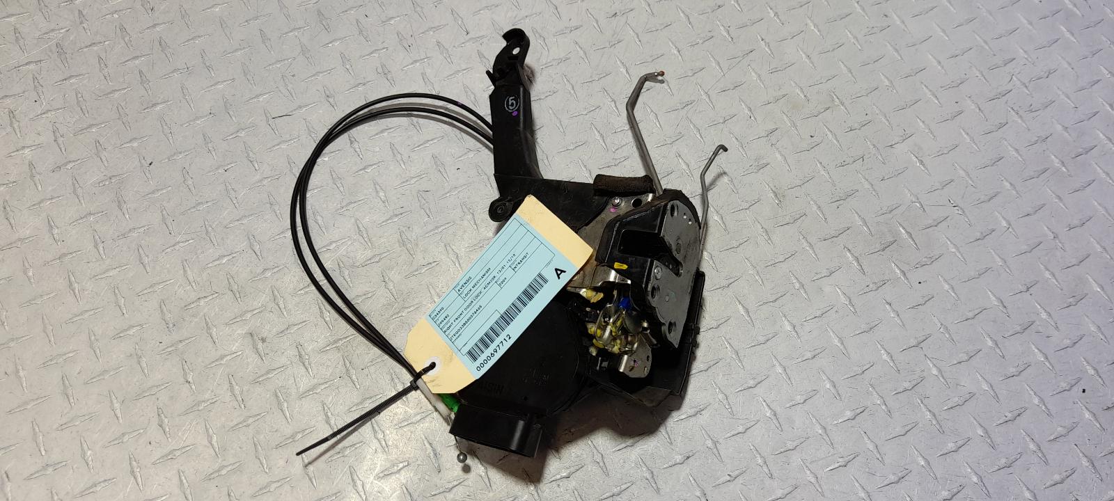 View Auto part Door/Boot/Gate Lock Toyota Avensis 2009