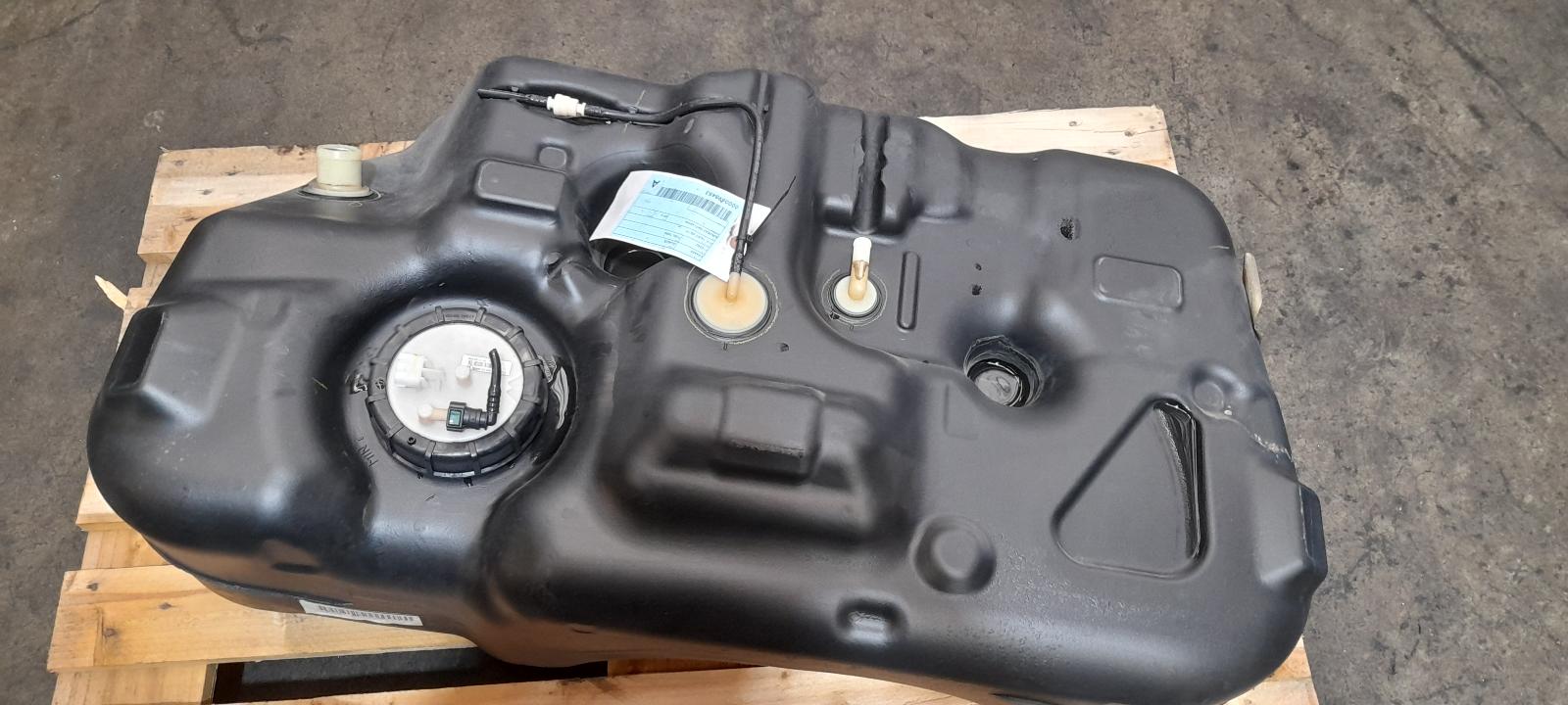 View Auto part Fuel Tank Nissan Dualis 2012