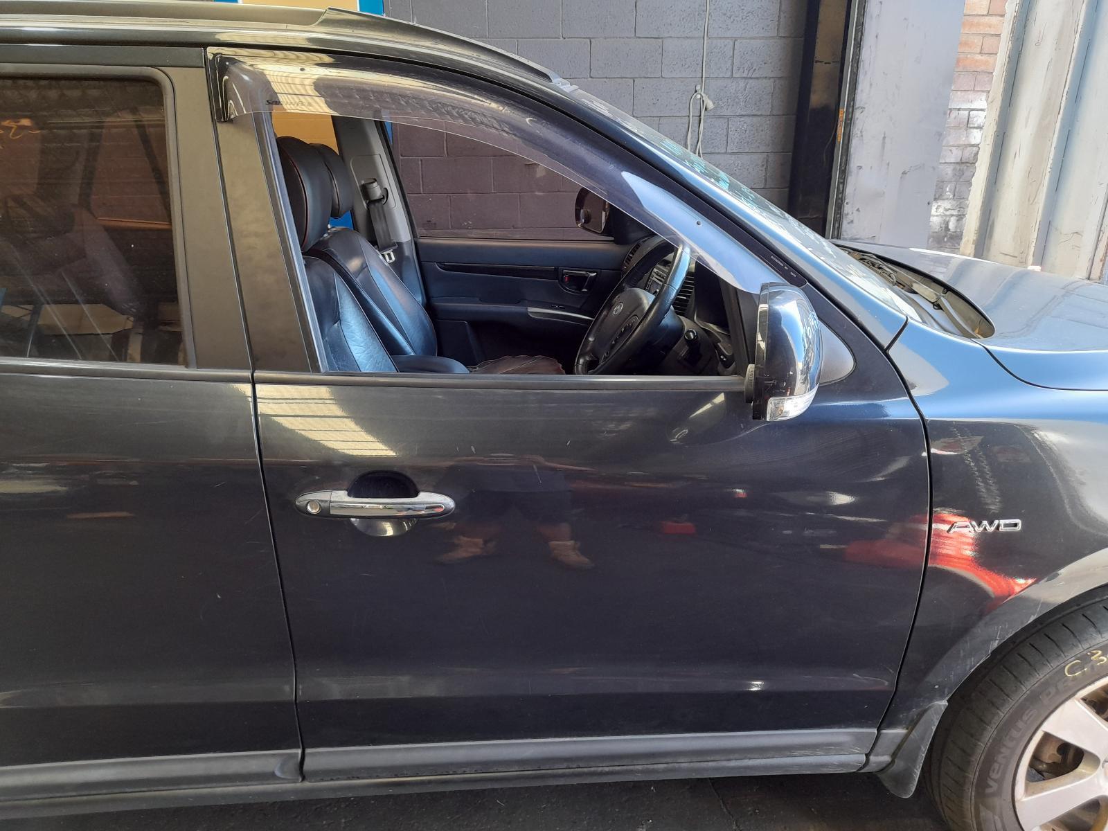 View Auto part Right Front Door Hyundai Santa Fe 2009