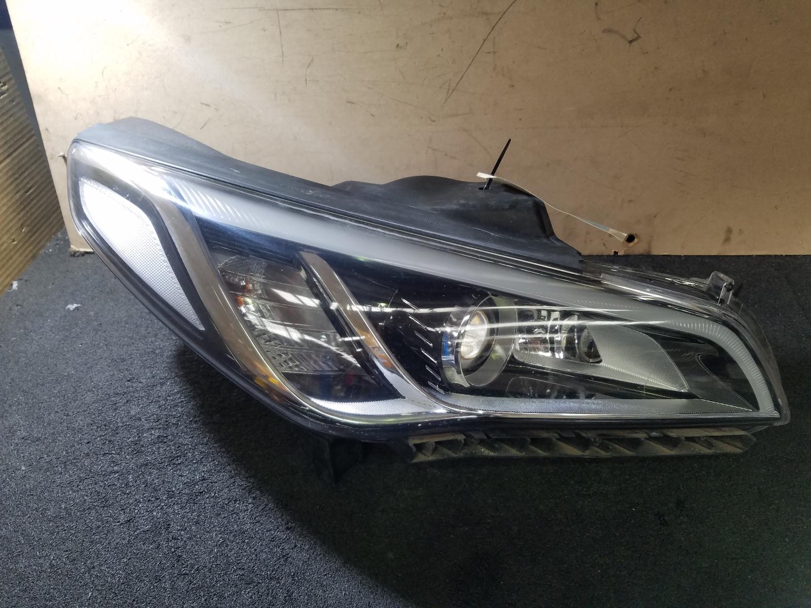 View Auto part Right Headlamp Hyundai Sonata 2016