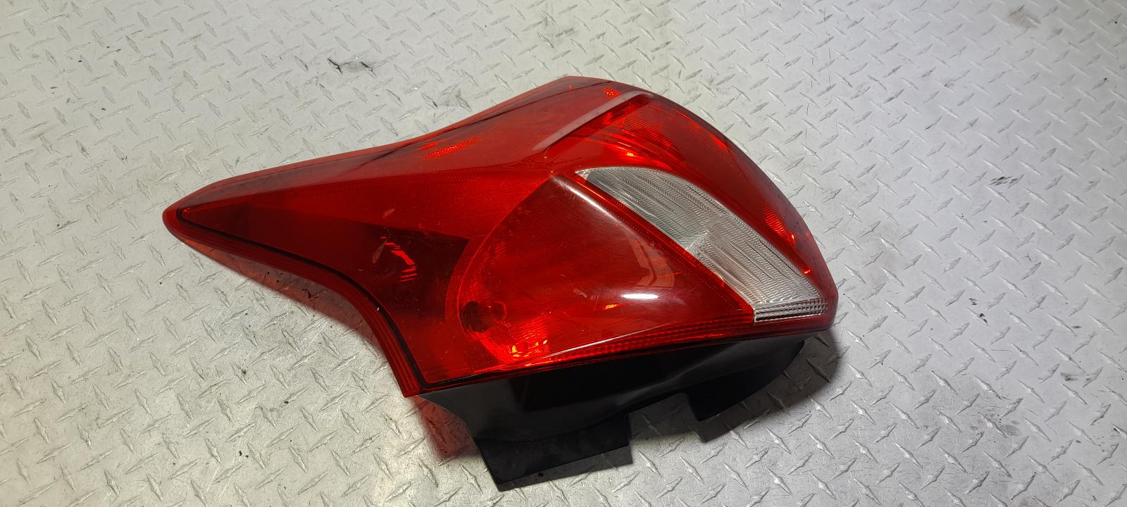 View Auto part Left Taillight Ford Focus 2012