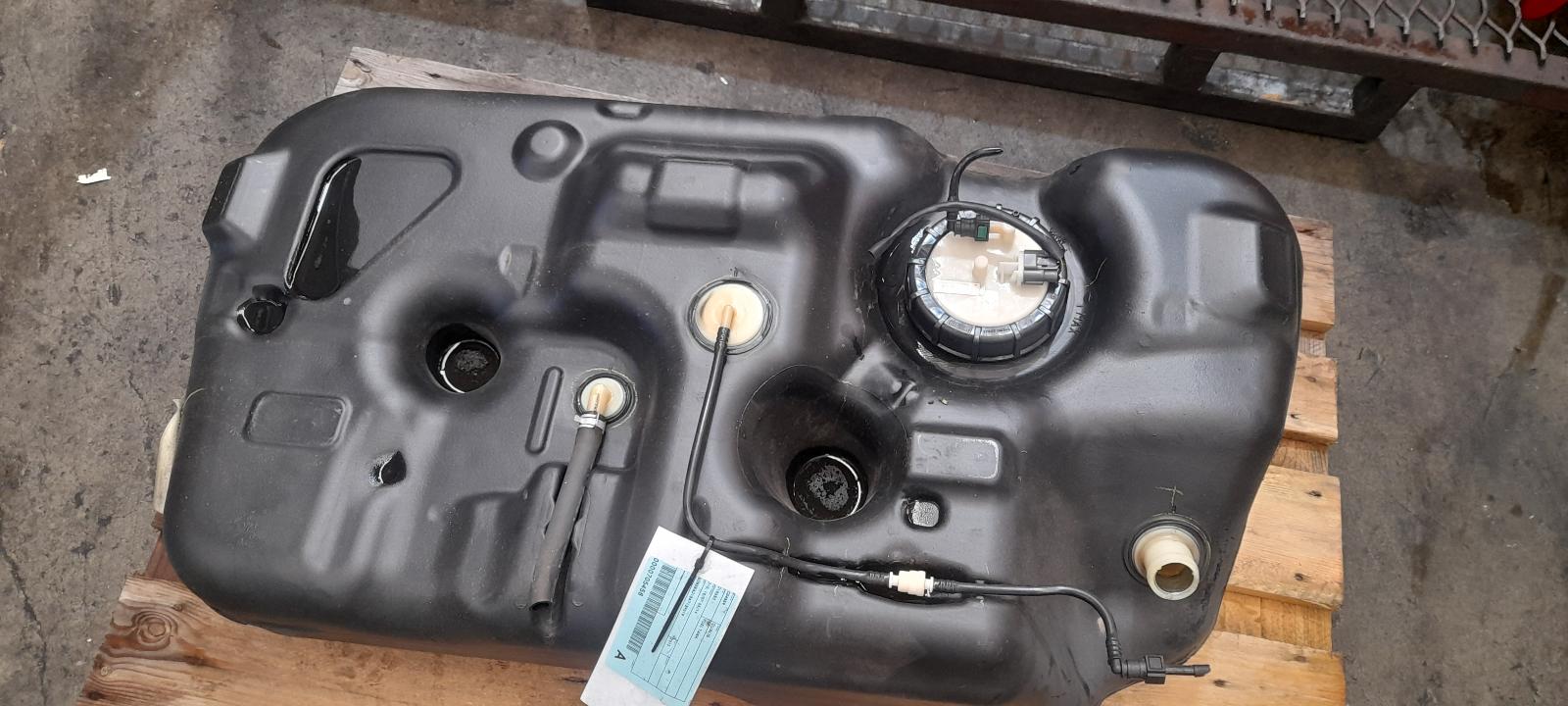 View Auto part Fuel Tank Nissan Dualis 2012