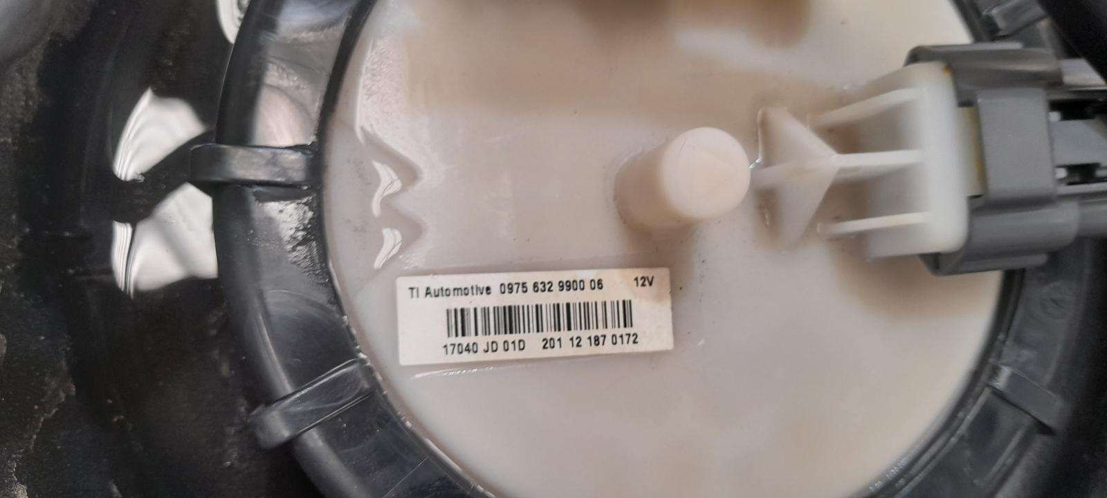 View Auto part Fuel Tank Nissan Dualis 2012