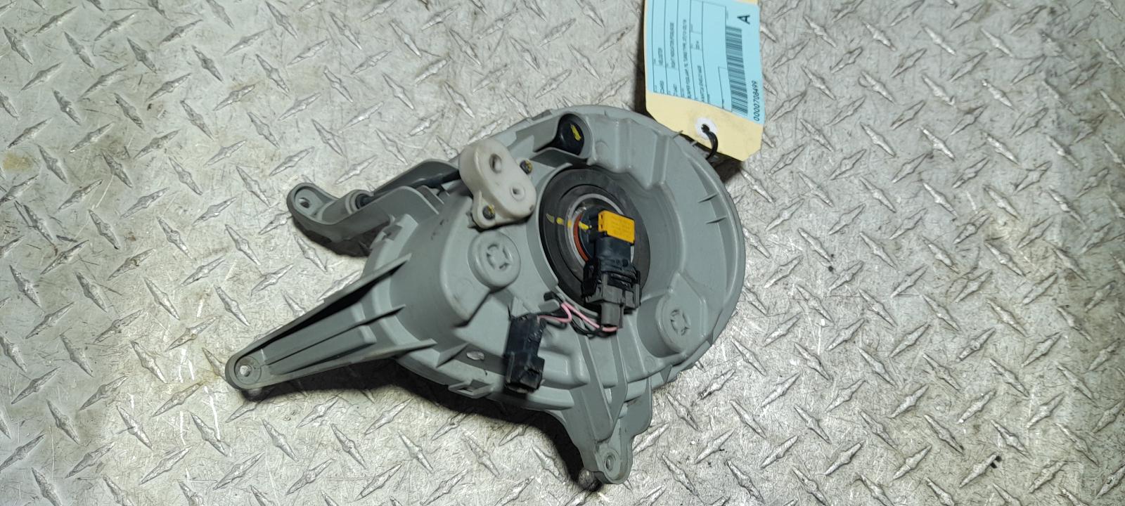 2014 Hyundai Veloster Right Indicator/Fog/Side View Auto part Right Indicator/Fog/Side Hyundai Veloster 2014