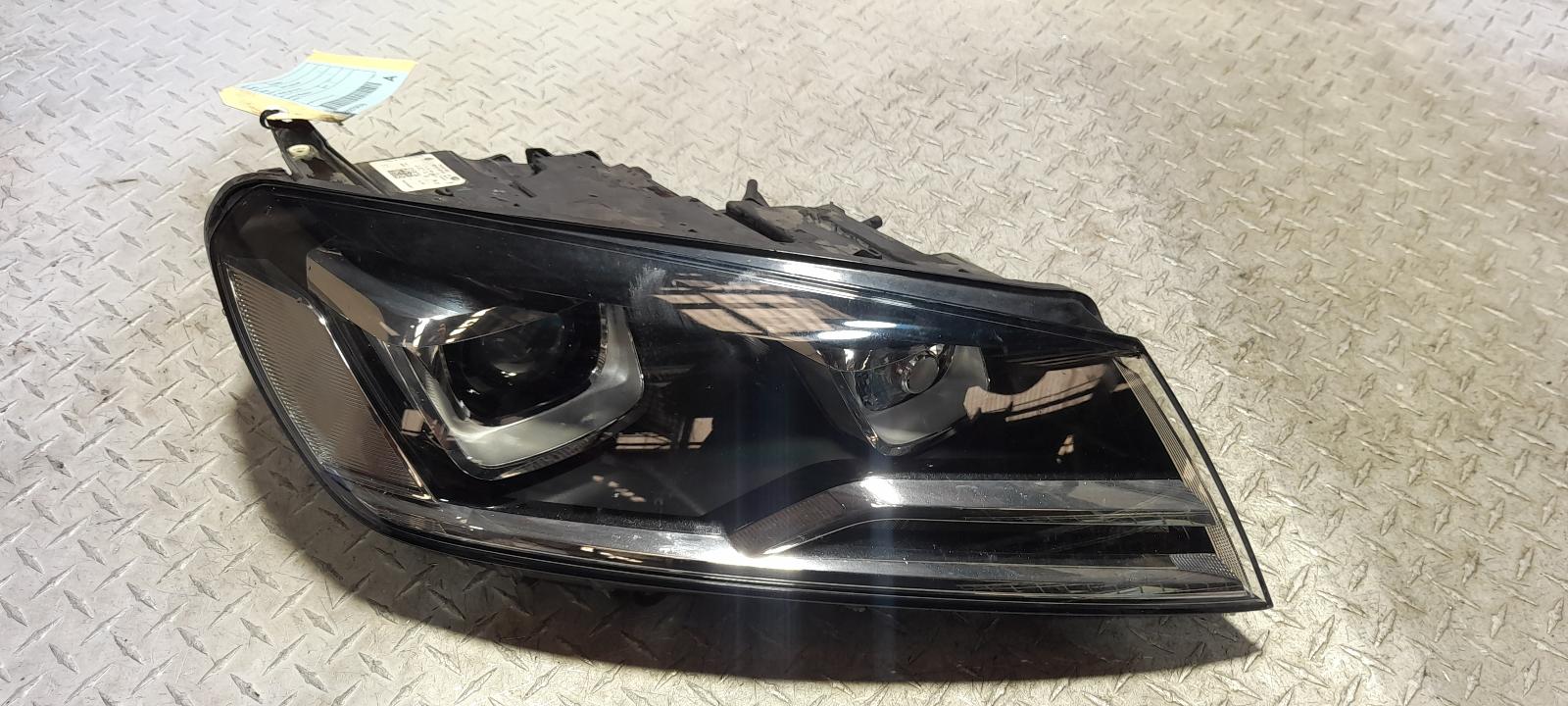 View Auto part Right Headlamp Volkswagen Touareg 2017