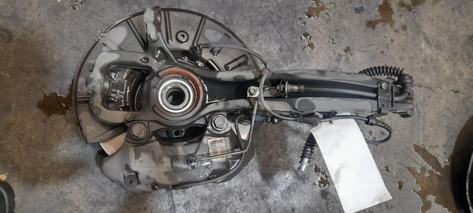 View Auto part Left Front Hub Assembly Volkswagen Touareg 2017