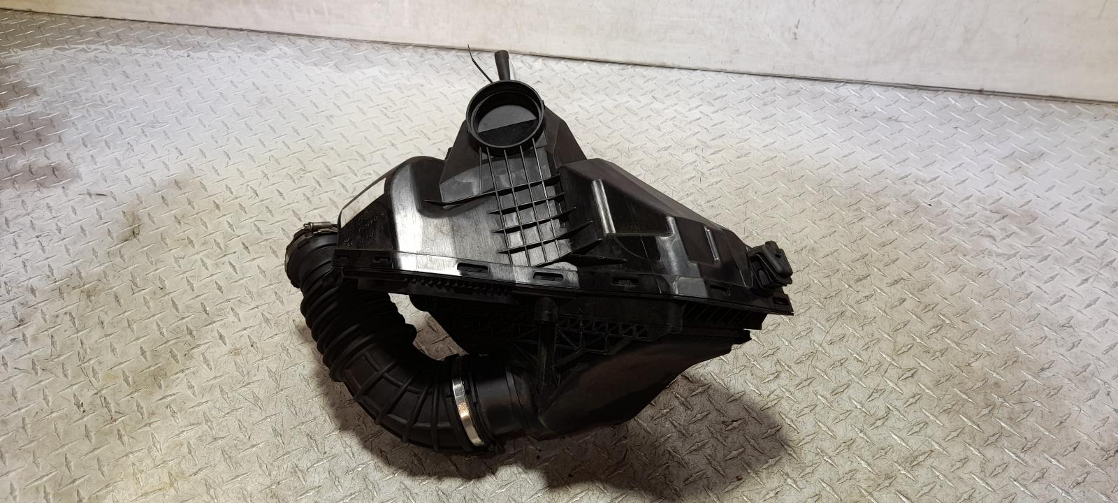 View Auto part Air Cleaner/Box Audi Q5 2011