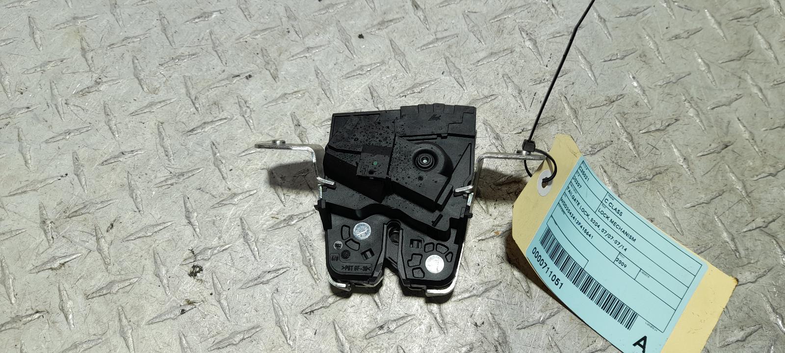 View Auto part Door/Boot/Gate Lock Mercedes C Class 2009