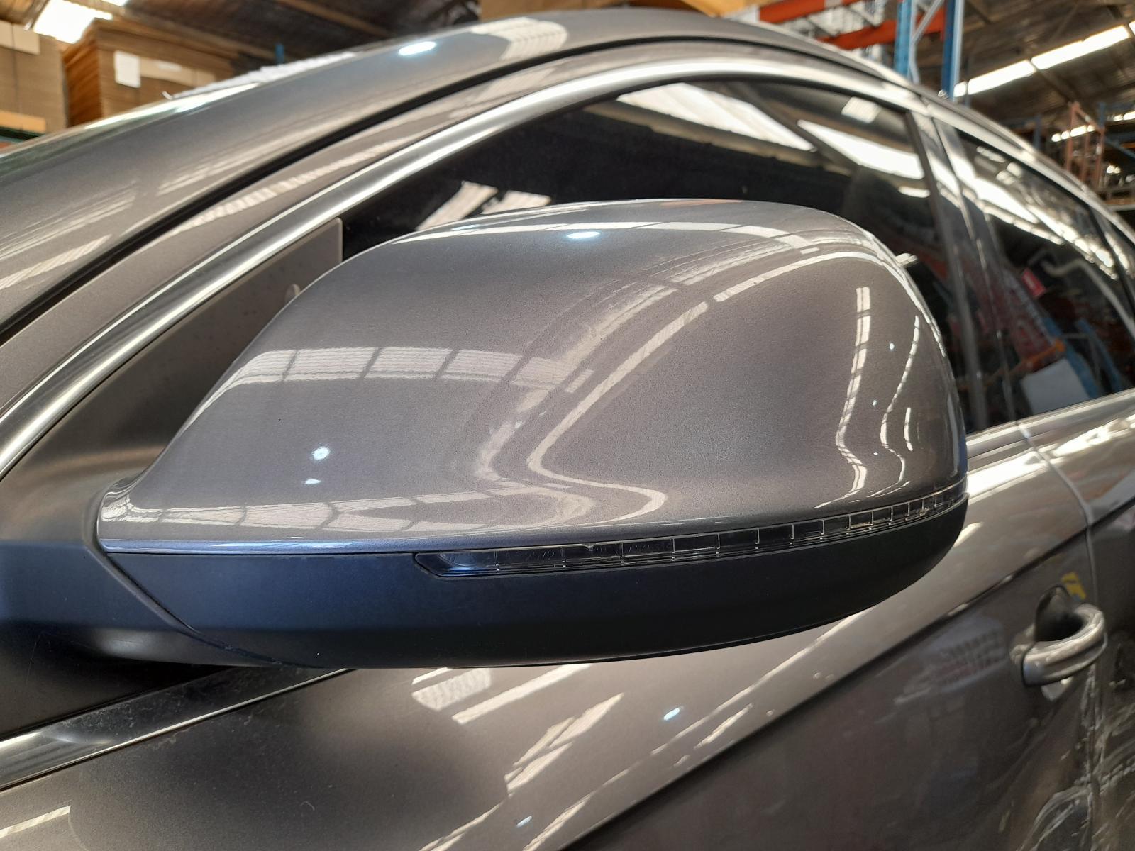 View Auto part Left Door Mirror Audi Q7 2011