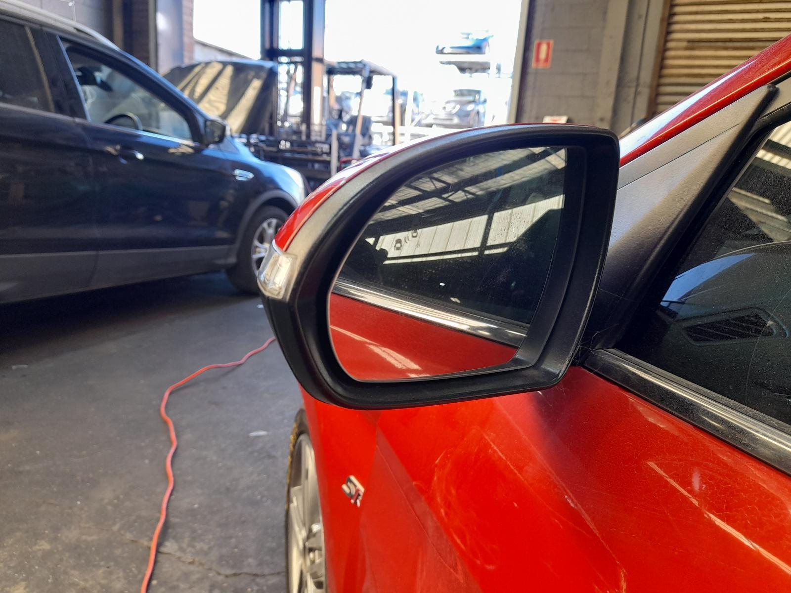 View Auto part Left Door Mirror Hyundai Elantra 2016