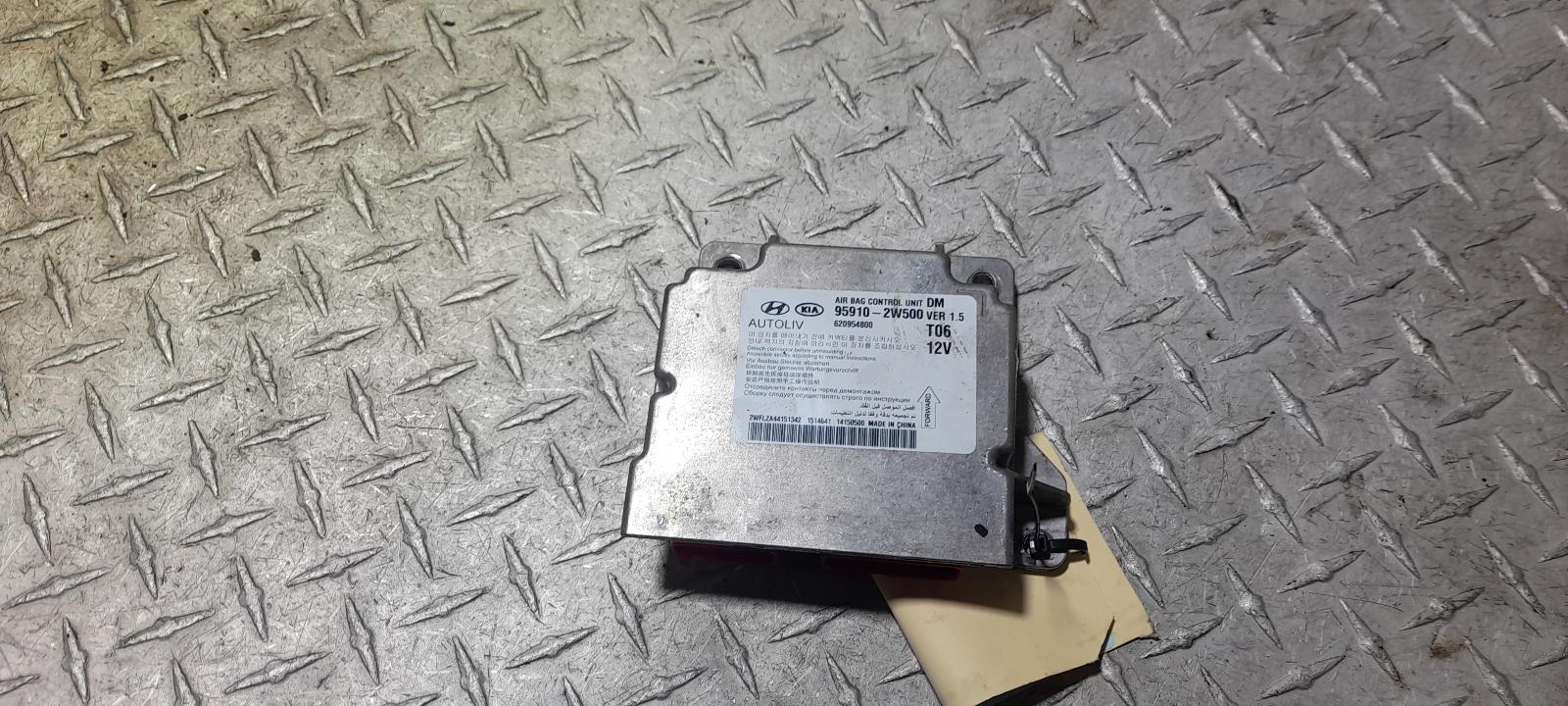 View Auto part Airbag Module/Sensor Hyundai Santa Fe 2015