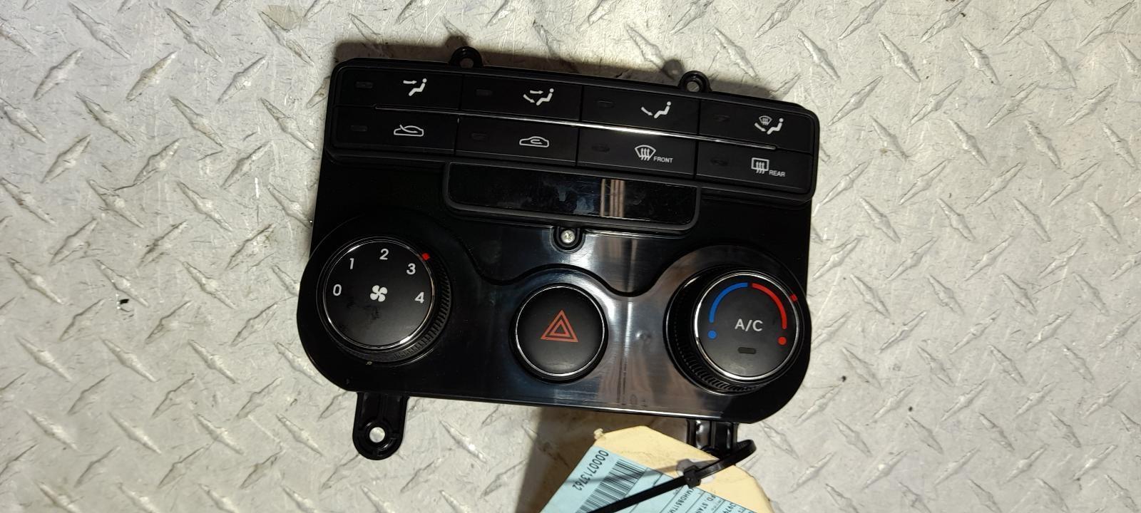 View Auto part Heater/Ac Controls Hyundai I30 2009