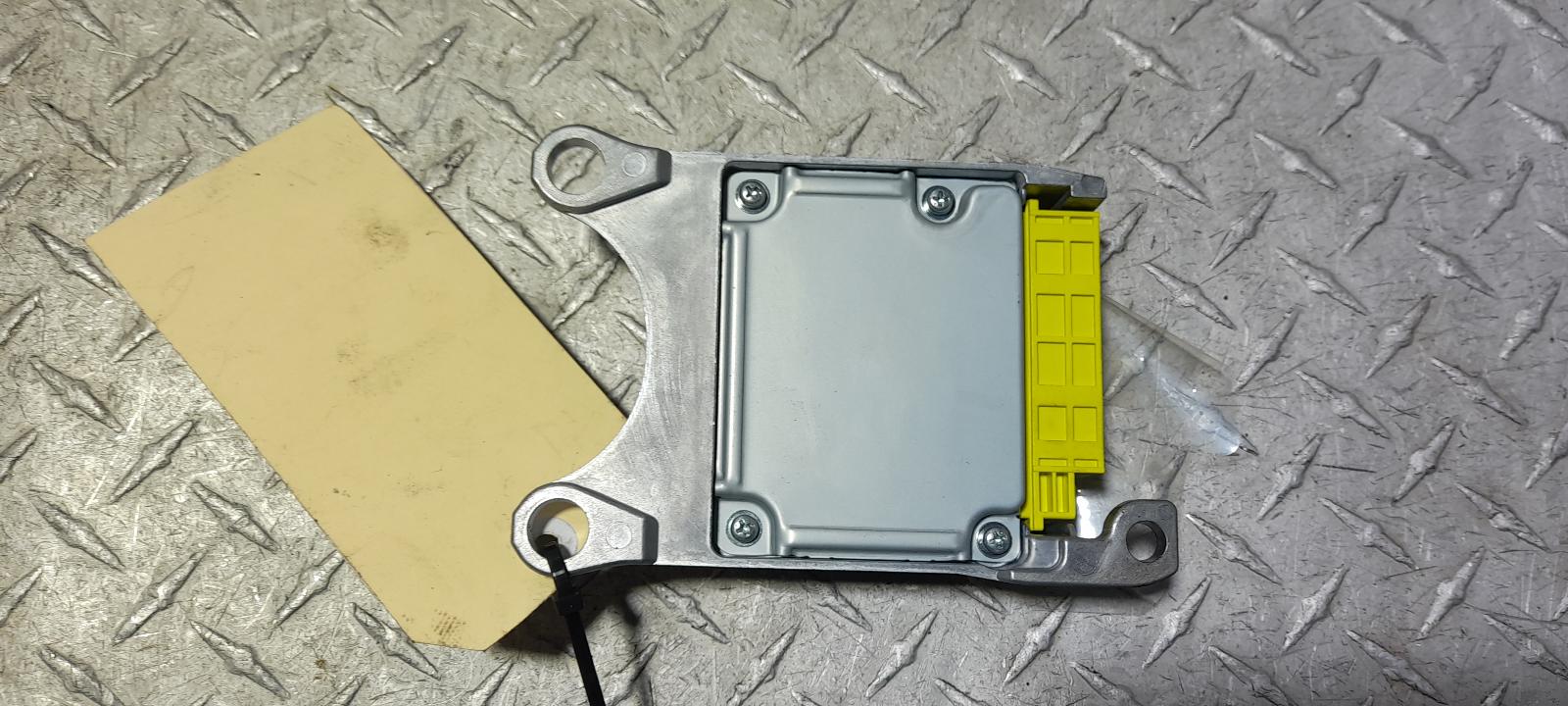 2013 Toyota Kluger Airbag Module/Sensor View Auto part Airbag Module/Sensor Toyota Kluger 2013