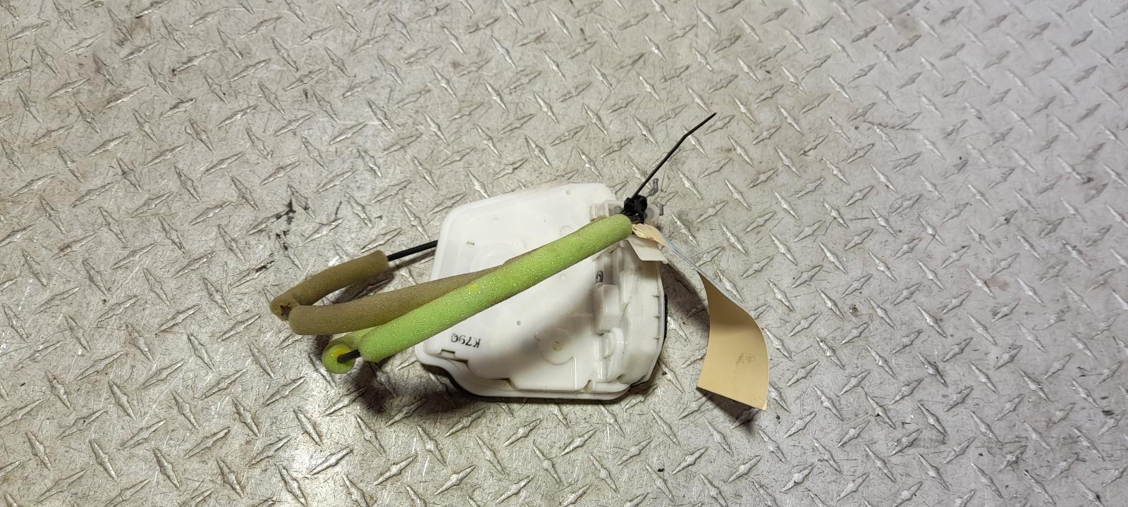 View Auto part Door/Boot/Gate Lock Mazda 2 2023
