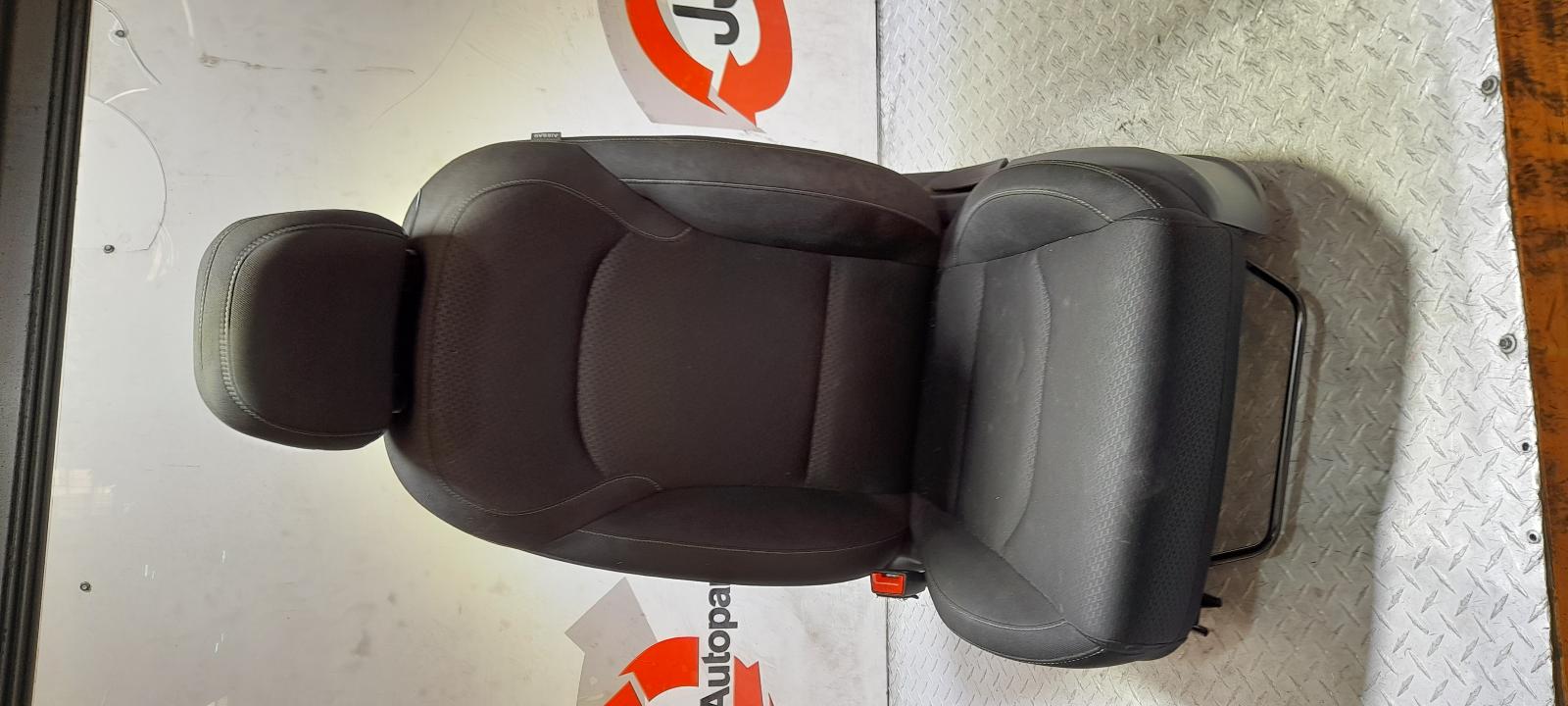 View Auto part Front Seat Hyundai I30 2018